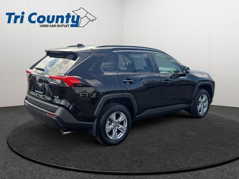 Used 2022 Toyota RAV4 XLE w/ Convenience Package image 8