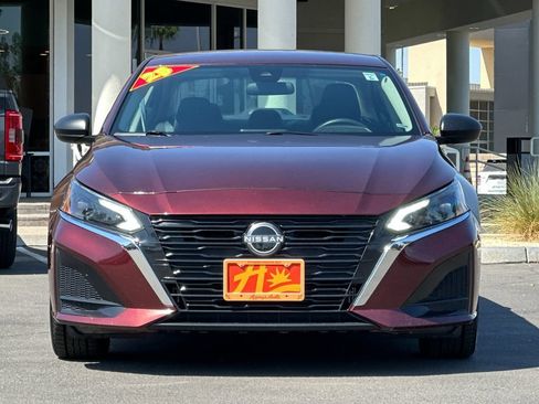 Used 2025 Nissan Altima 2.5 SV FWD image 8