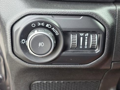 Used 2021 Jeep Wrangler Unlimited Sahara image 25