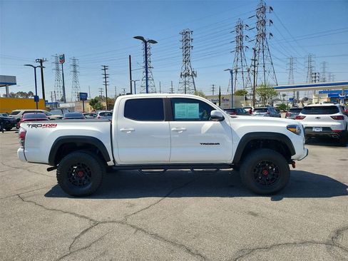 Used 2022 Toyota Tacoma TRD Off-Road w/ Technology Package image 27
