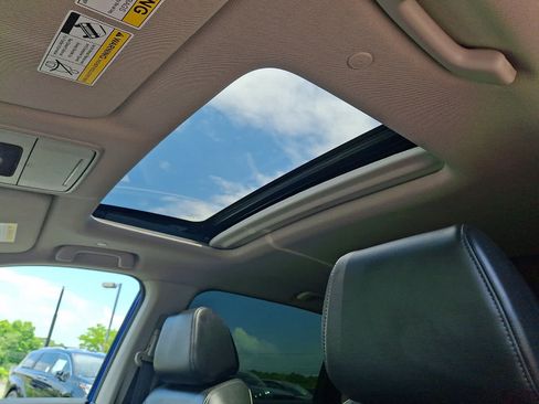 Used 2024 Honda CR-V EX-L image 16