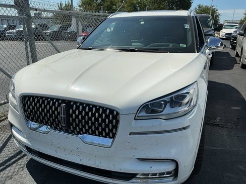 Used 2022 Lincoln Aviator Black Label Grand Touring AWD/4WD image 2