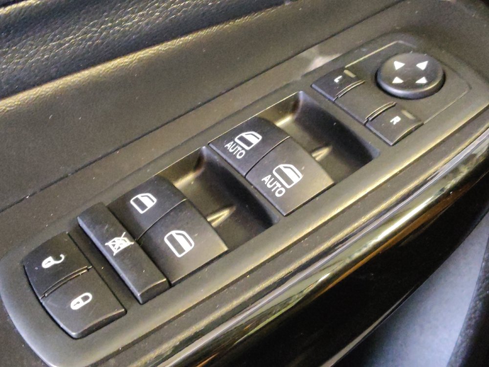 Used 2020 Jeep Cherokee Latitude Plus FWD image 27