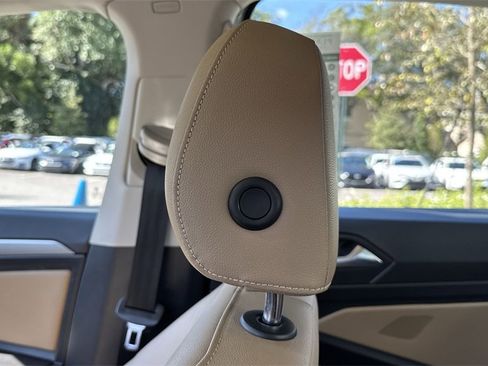 Used 2021 Volkswagen Jetta SE image 17