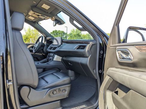 Used 2024 Chevrolet Tahoe Z71 w/ Luxury Package AWD/4WD image 41