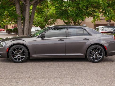 Used 2020 Chrysler 300 Touring w/ Sport Appearance Package image 8