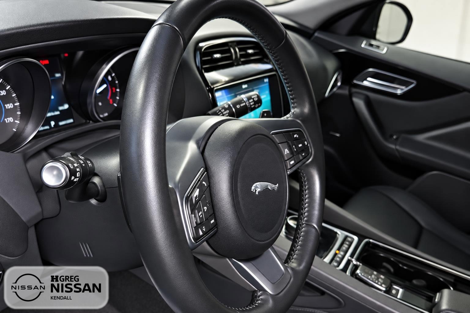 Used 2019 Jaguar F-PACE Premium AWD/4WD image 7