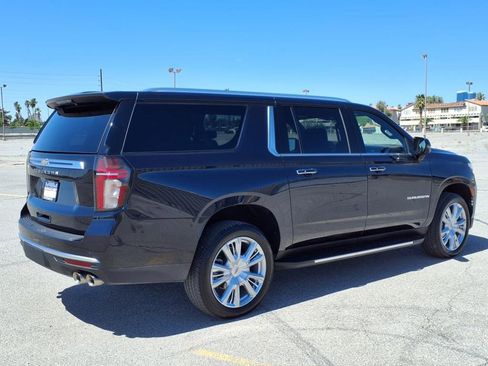 Used 2024 Chevrolet Suburban High Country image 5