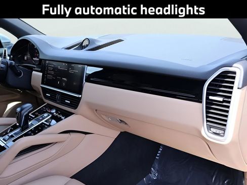 Used 2021 Porsche Cayenne image 11