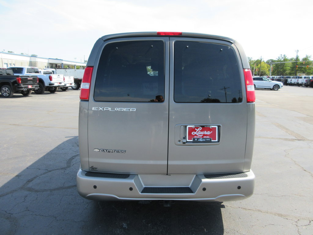 Used 2020 Chevrolet Express 2500 w/ Enhanced Convenience Package RWD image 7
