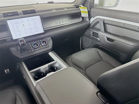 Used 2025 Land Rover Defender 110 V8 image 26