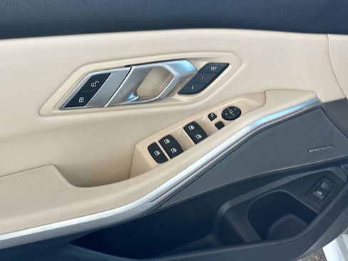 Used 2020 BMW 330i Sedan w/ Convenience Package image 18