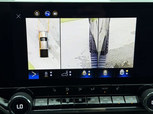 Used 2024 Chevrolet Colorado Z71 w/ Z71 Convenience Package 2 AWD/4WD image 31