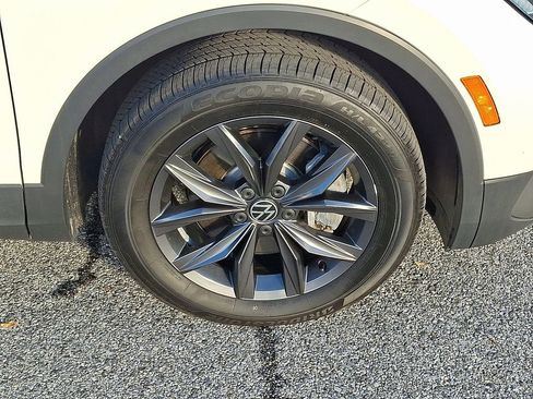 Used 2023 Volkswagen Tiguan SE image 8