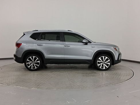 Used 2022 Volkswagen Taos SE image 8