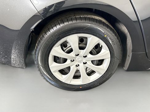 Used 2020 Toyota Corolla LE image 32