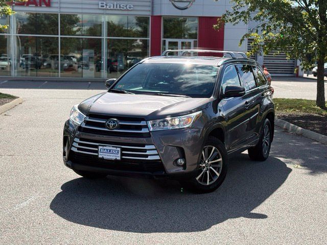 Used 2018 Toyota Highlander XLE AWD/4WD image 9