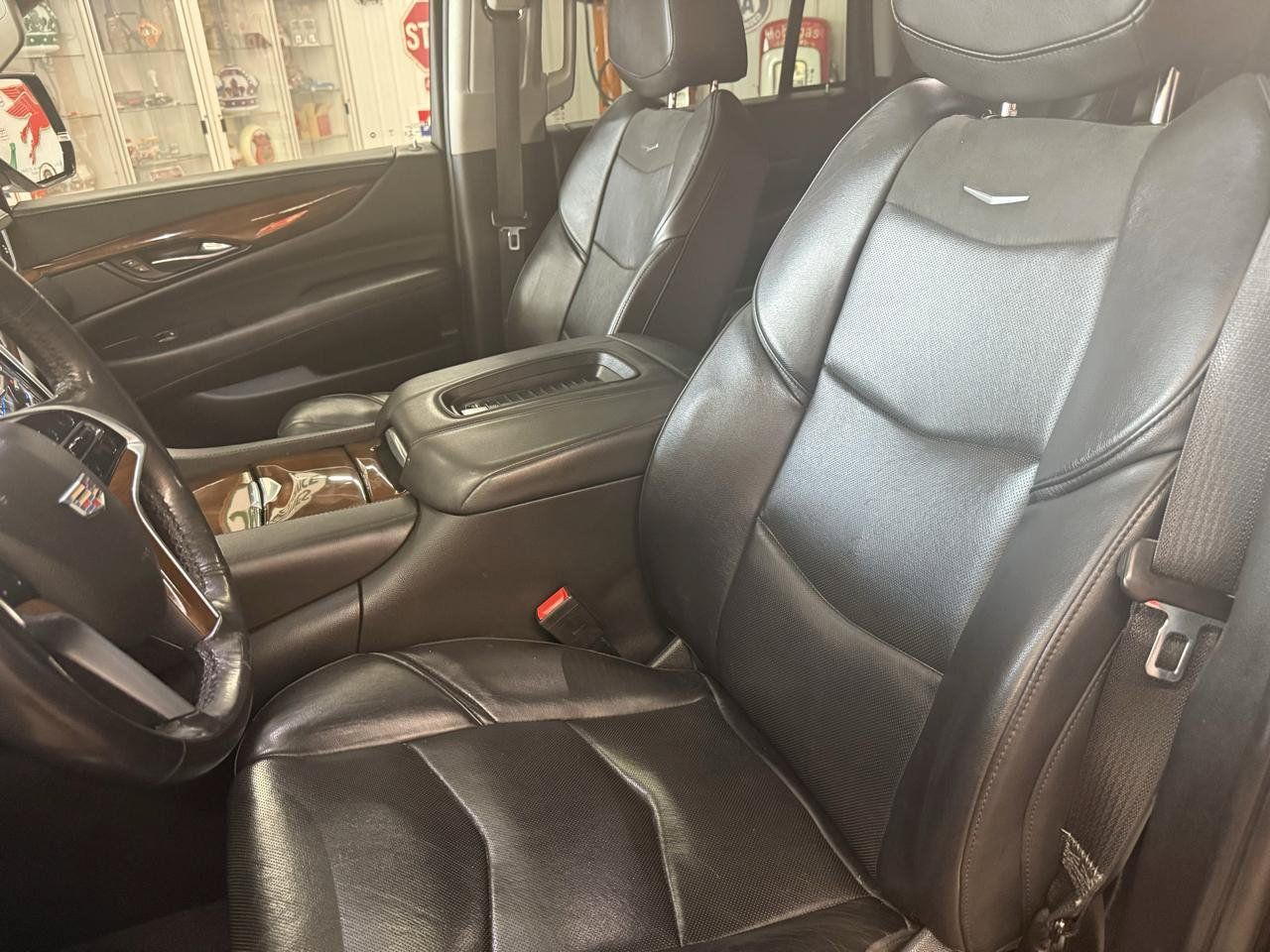 Used 2020 Cadillac Escalade Luxury AWD/4WD image 18