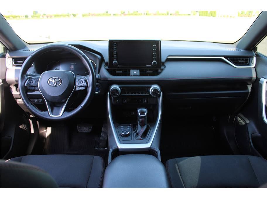 Used 2021 Toyota RAV4 SE w/ Weather & Moonroof Package AWD/4WD image 10