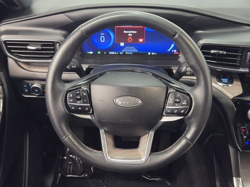 Certified 2023 Ford Explorer Platinum image 24