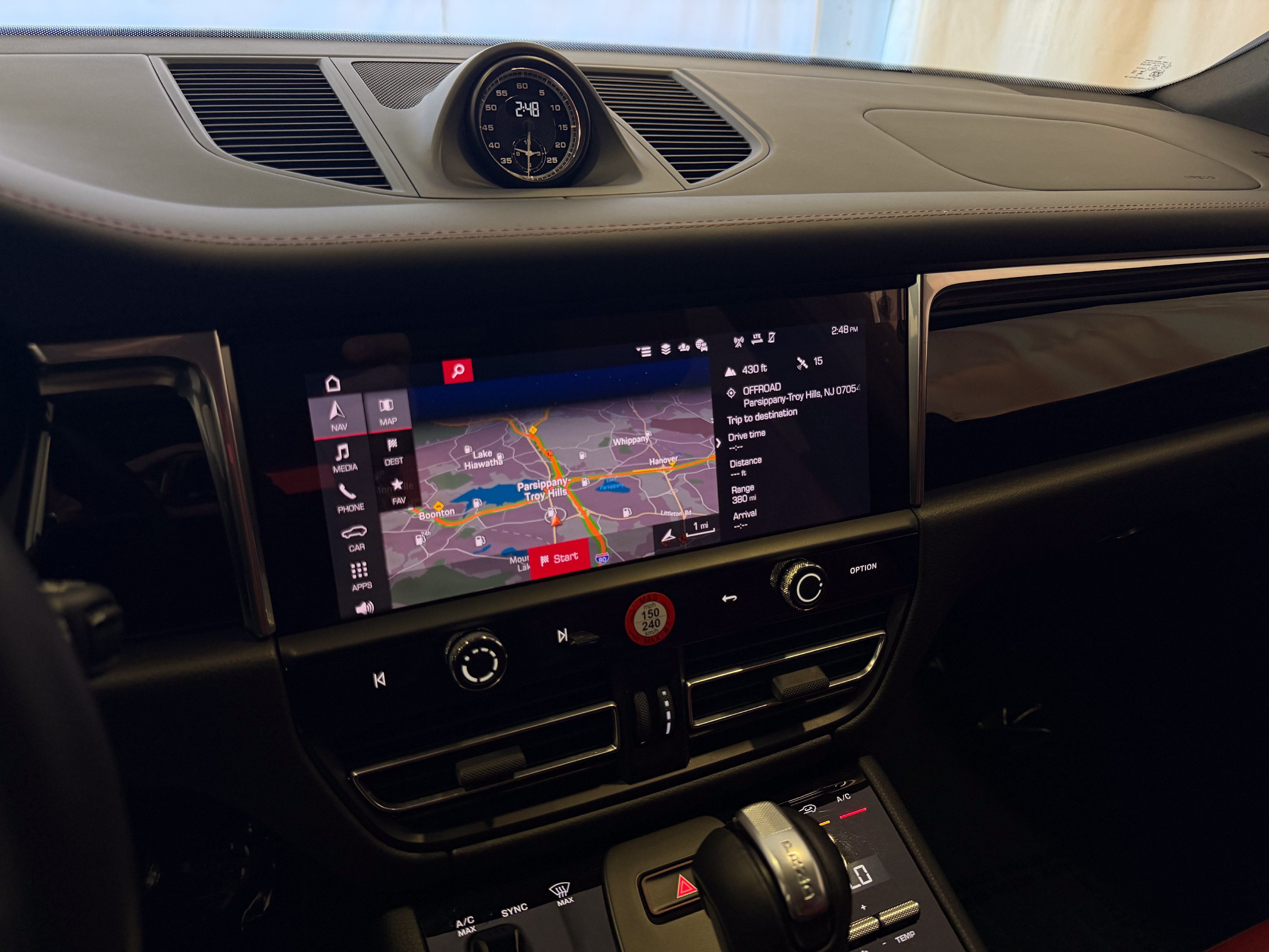 Certified 2026 Porsche Macan Turbo AWD/4WD image 23