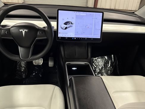 Used 2021 Tesla Model Y Performance image 16