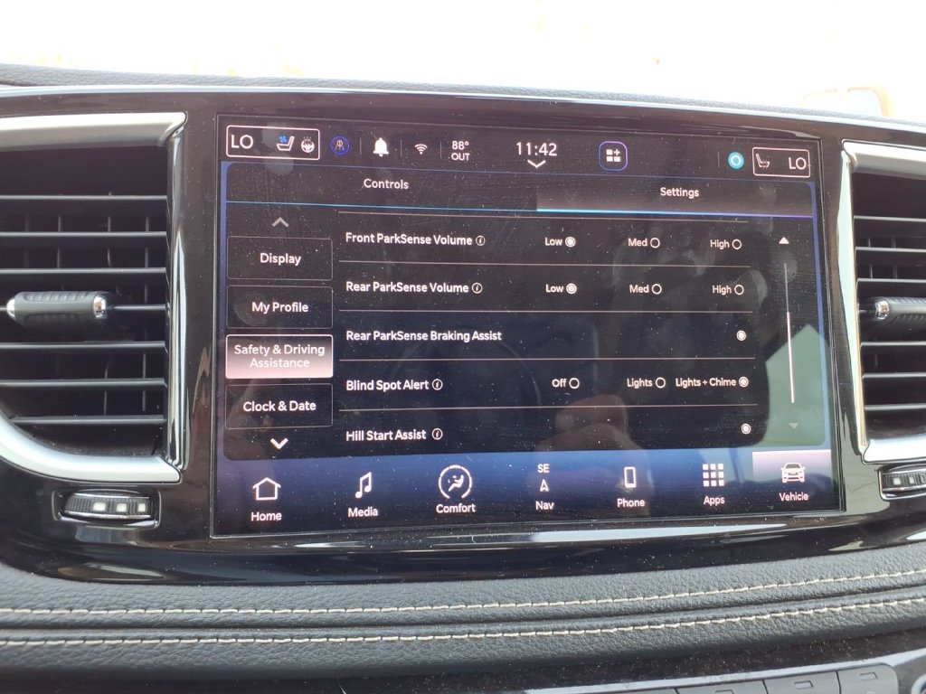 Used 2022 Chrysler Pacifica Limited FWD image 27