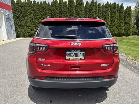 Used 2025 Jeep Compass Latitude AWD/4WD image 4
