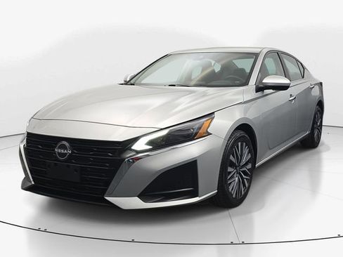 Used 2023 Nissan Altima 2.5 SV AWD/4WD image 5