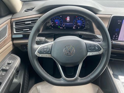 Certified 2025 Volkswagen Atlas SEL AWD/4WD image 4