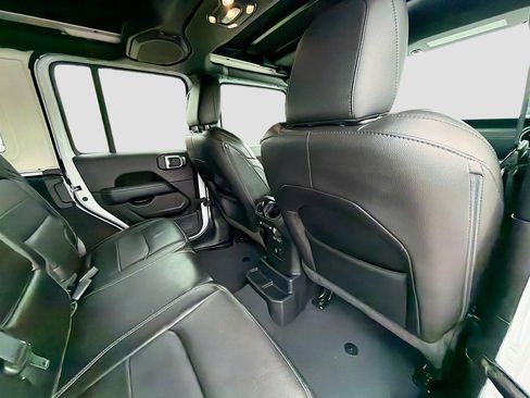 Used 2022 Jeep Wrangler Unlimited Sahara w/ Cold Weather Group image 30