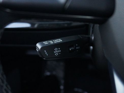 Used 2024 Audi Q8 Premium image 49