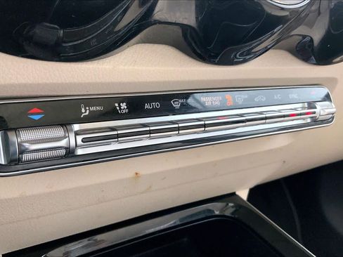 Used 2021 Mercedes-Benz GLB 250 GLB 250 image 35