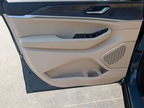 New 2026 Jeep Grand Cherokee Limited RWD image 9