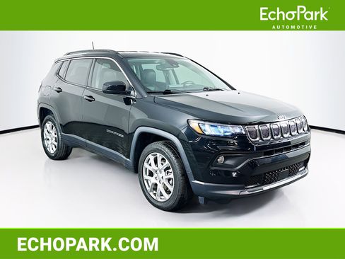 Used 2022 Jeep Compass Latitude image 1