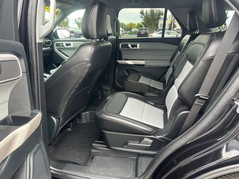 Used 2024 Ford Explorer XLT w/ Equipment Group 202A AWD/4WD image 19