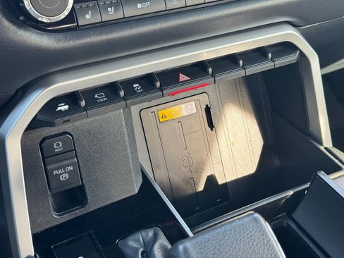 Used 2024 Toyota Tundra Platinum image 32