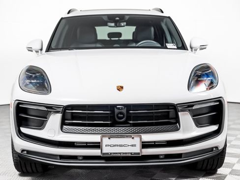 Certified 2026 Porsche Macan AWD/4WD image 7