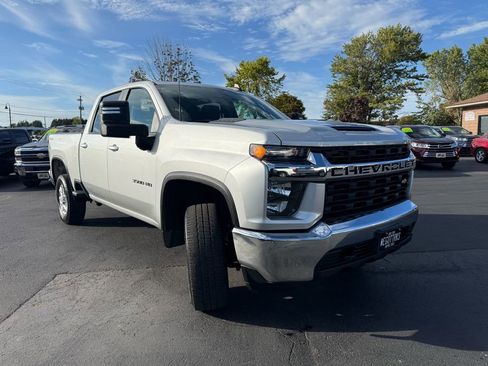Used 2022 Chevrolet Silverado 3500 LT w/ Remote Start Package image 3