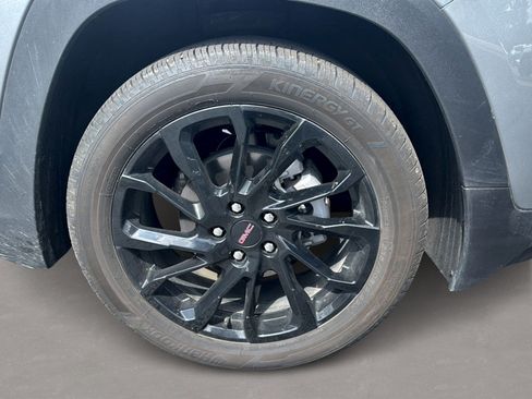 Used 2024 GMC Terrain SLT w/ Elevation Edition FWD image 3