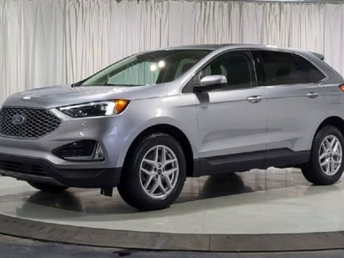 Used 2024 Ford Edge SEL w/ Convenience Package image 4