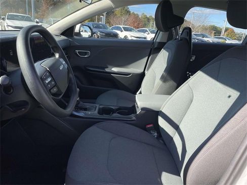 New 2025 Kia K4 LXS image 24