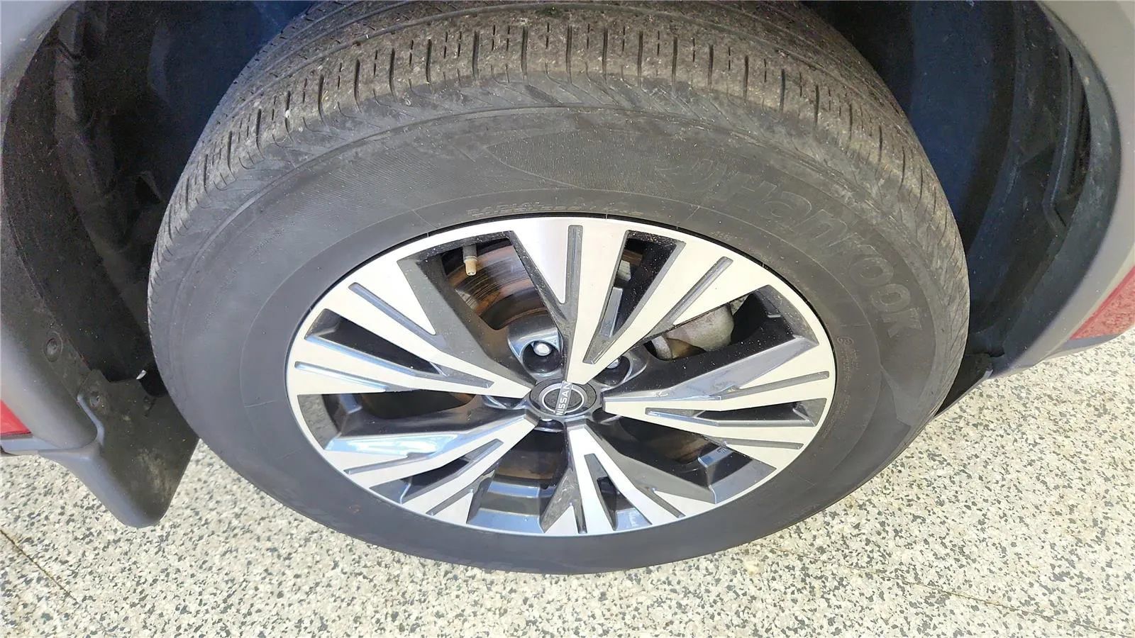 Used 2023 Nissan Rogue SV AWD/4WD image 31