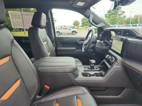 Certified 2024 GMC Sierra 1500 AT4 w/ Technology Package AWD/4WD image 9