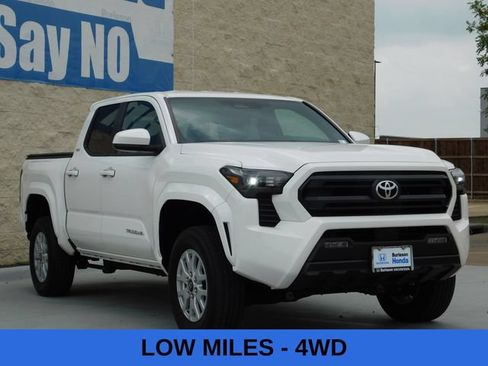 Used 2024 Toyota Tacoma SR5 AWD/4WD image 9