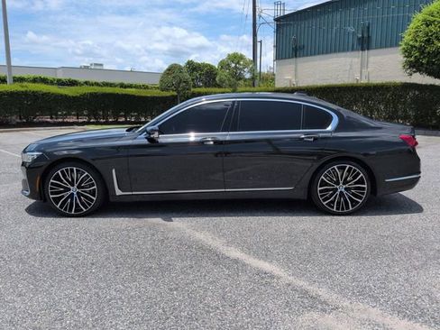 Used 2022 BMW 750i xDrive w/ Luxury Rear Seating Package AWD/4WD image 7