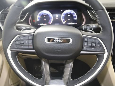 Used 2024 Jeep Grand Cherokee Limited w/ Luxury Tech Group II image 38