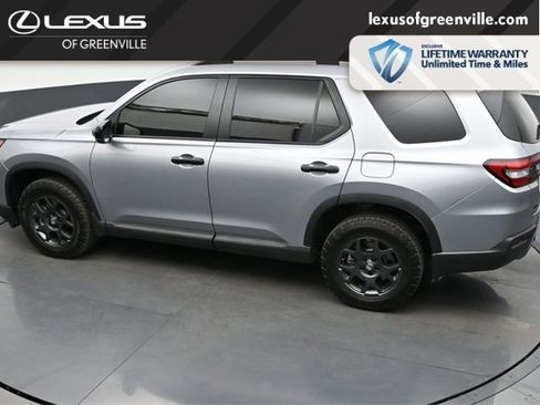 Used 2025 Honda Pilot TrailSport image 23