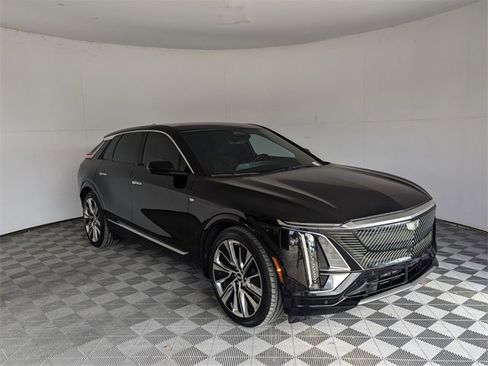 Used 2023 Cadillac Lyriq 2WD image 2