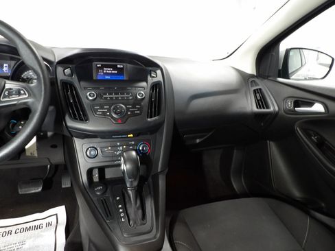 Used 2018 Ford Focus SE FWD image 12